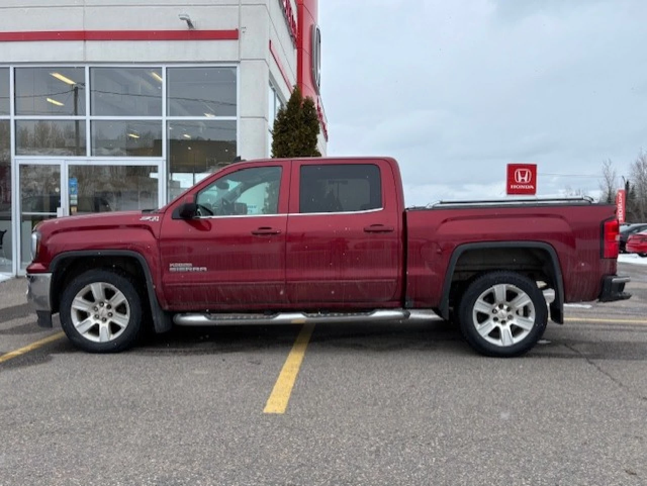 2018 GMC Sierra 1500 Classic SLE Main Image