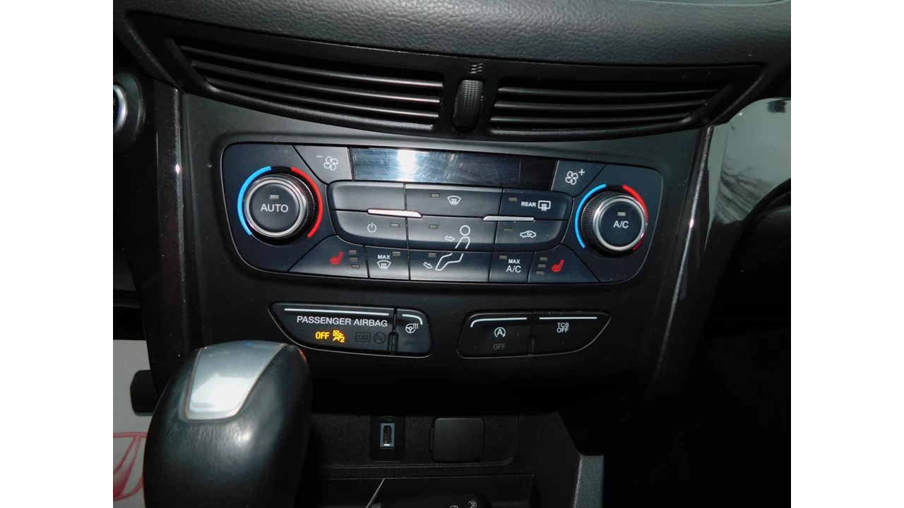 2017 Ford Escape Titanium Image principale