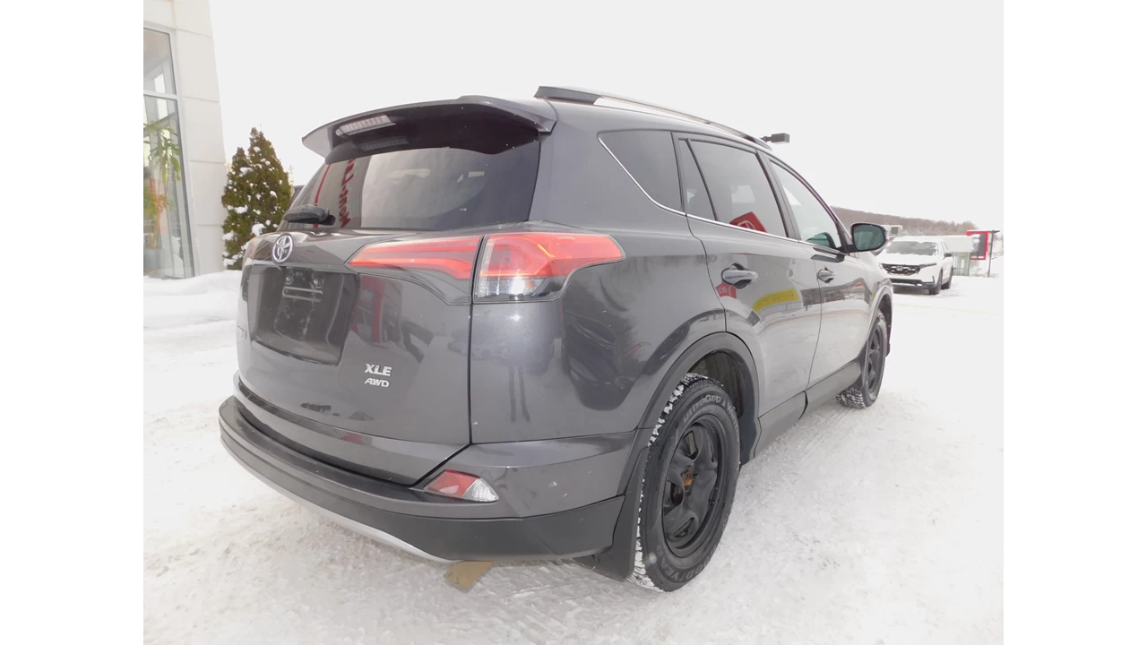 2017 Toyota RAV4 XLE Image principale