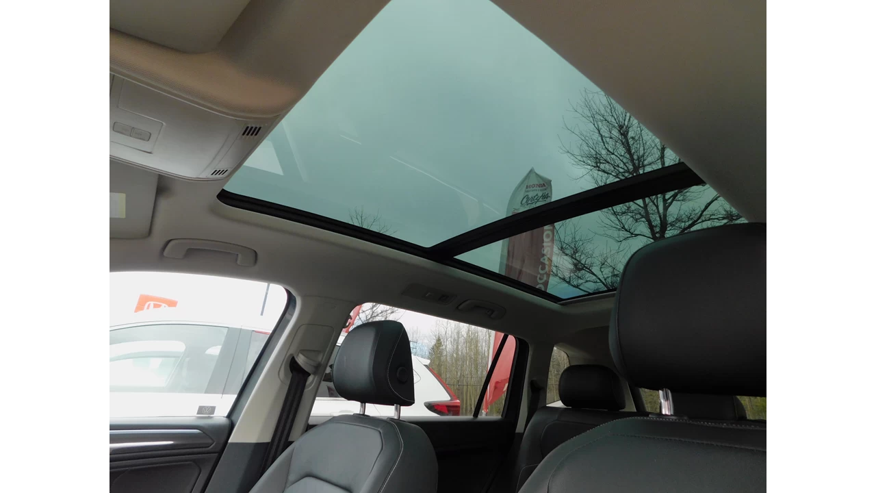 2021 Volkswagen Tiguan R-line Main Image