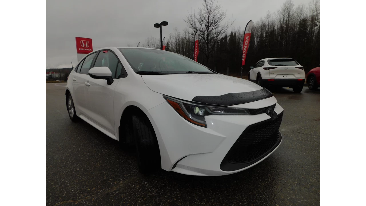 2021 Toyota Corolla LE Main Image