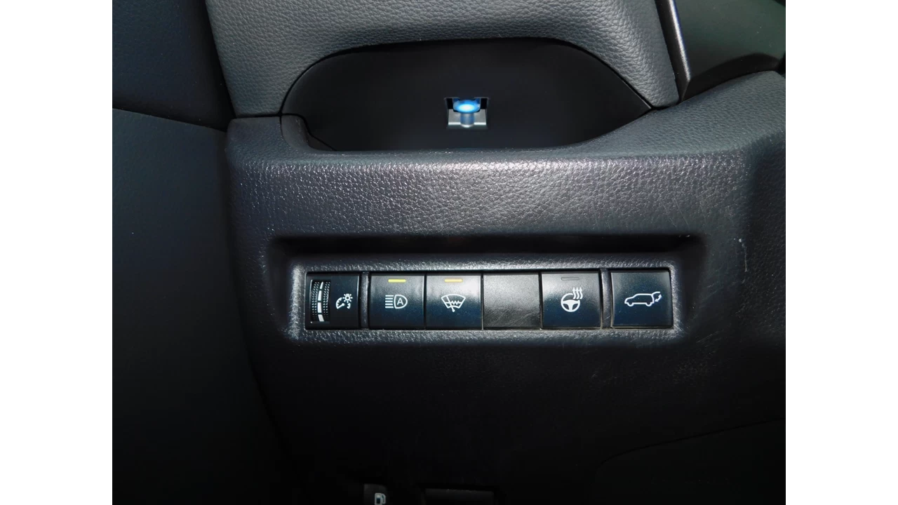 2019 Toyota RAV4 Hybrid XLE Main Image