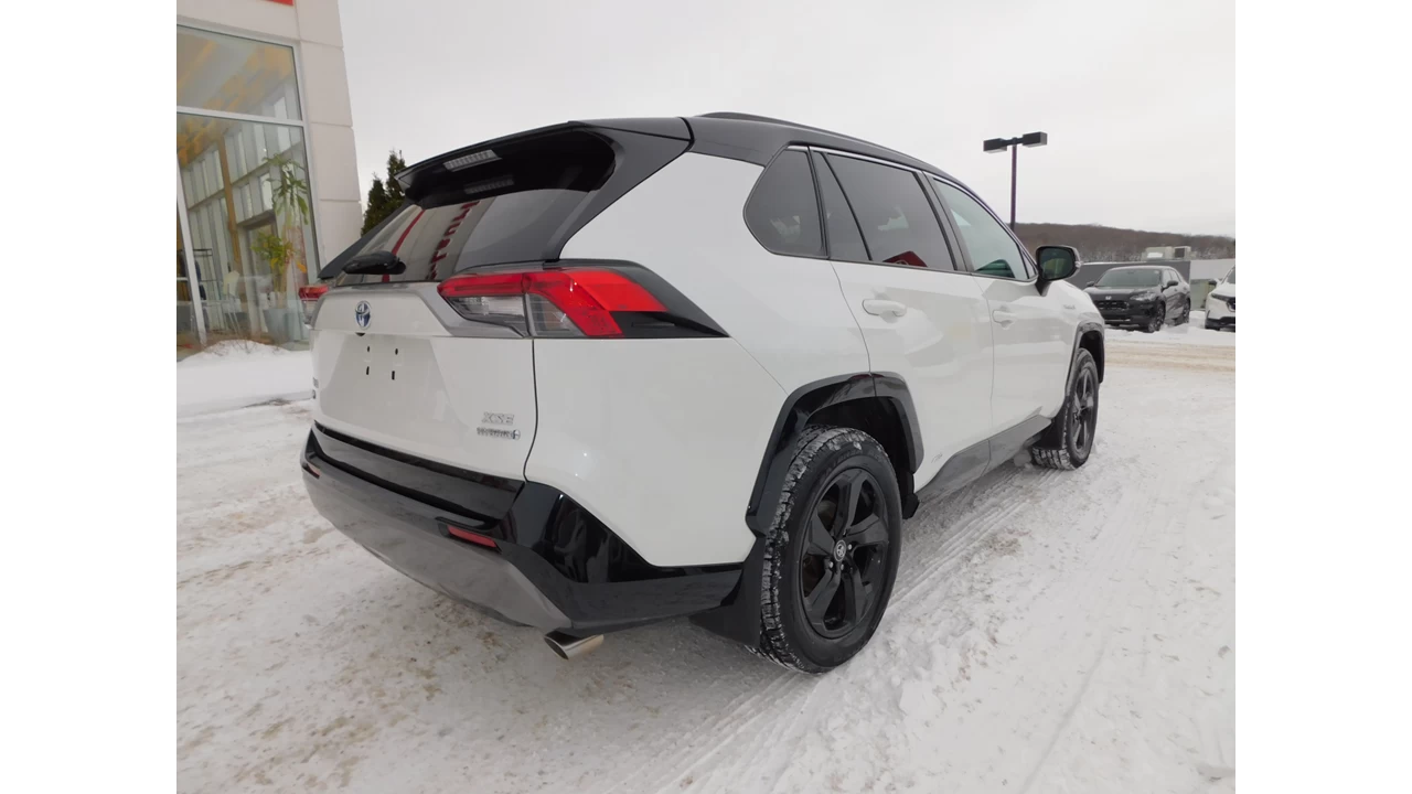 2019 Toyota RAV4 Hybrid XLE Main Image