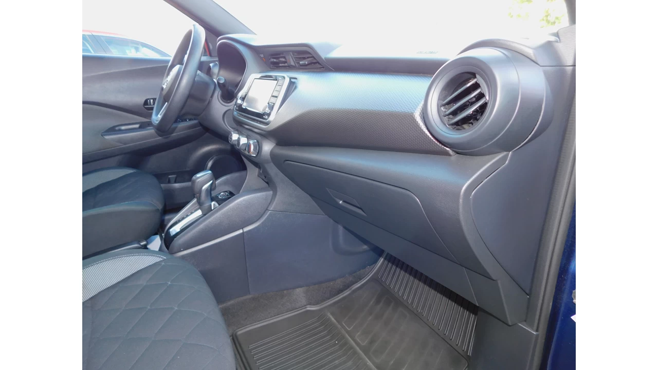 2020 Nissan Kicks S Main Image