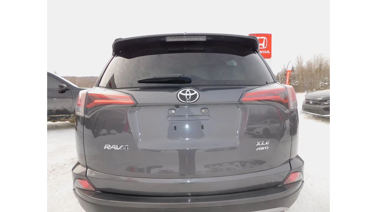 2017 Toyota RAV4 XLE Image principale