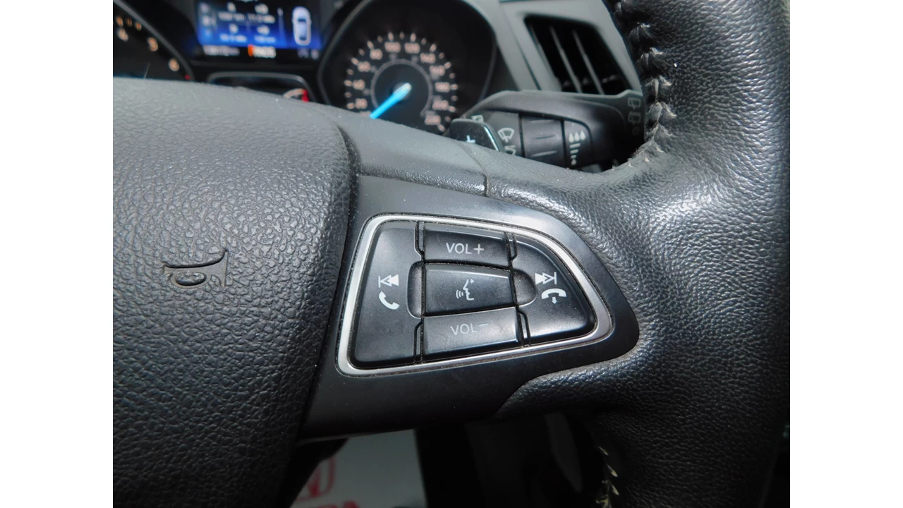 2017 Ford Escape Titanium Image principale