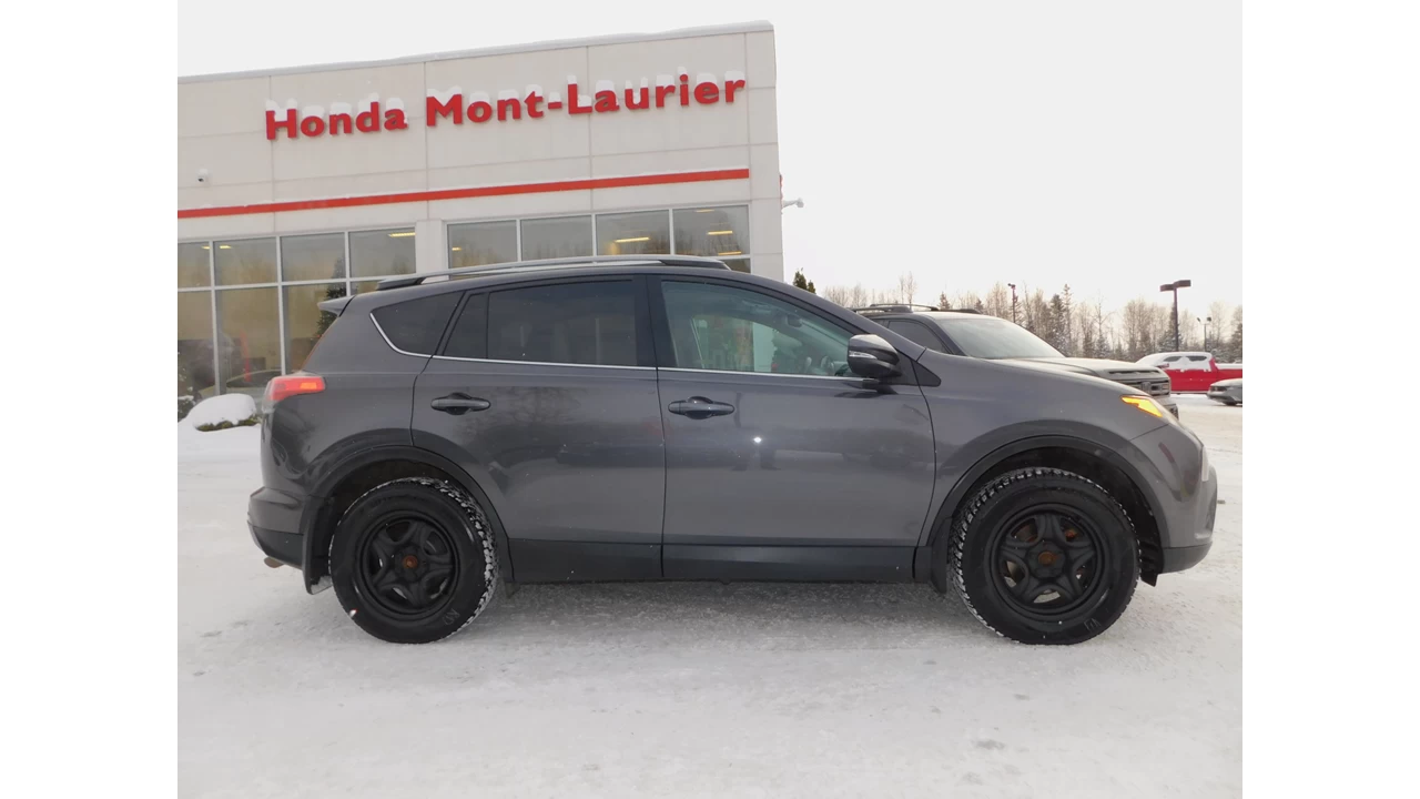 2017 Toyota RAV4 XLE Image principale