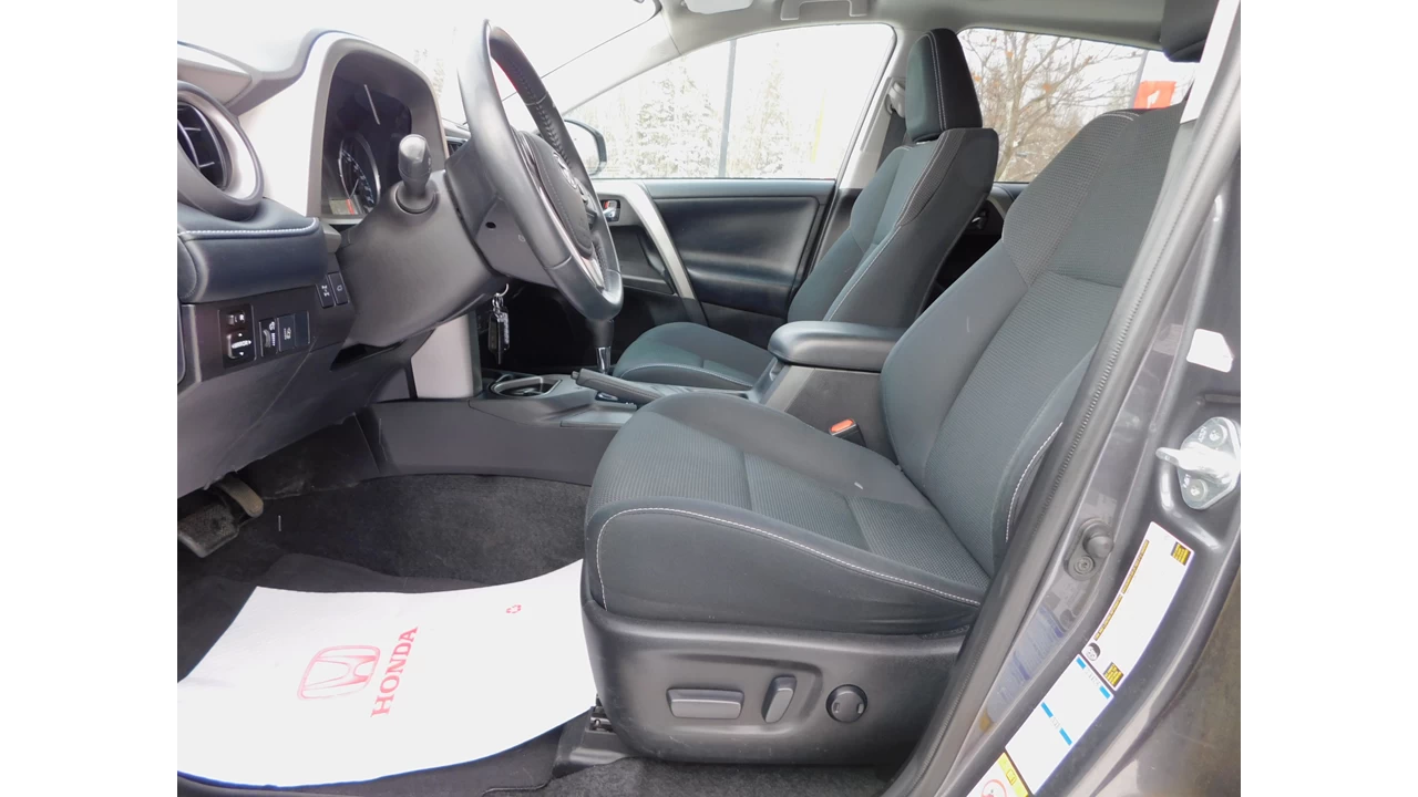 2017 Toyota RAV4 XLE Image principale