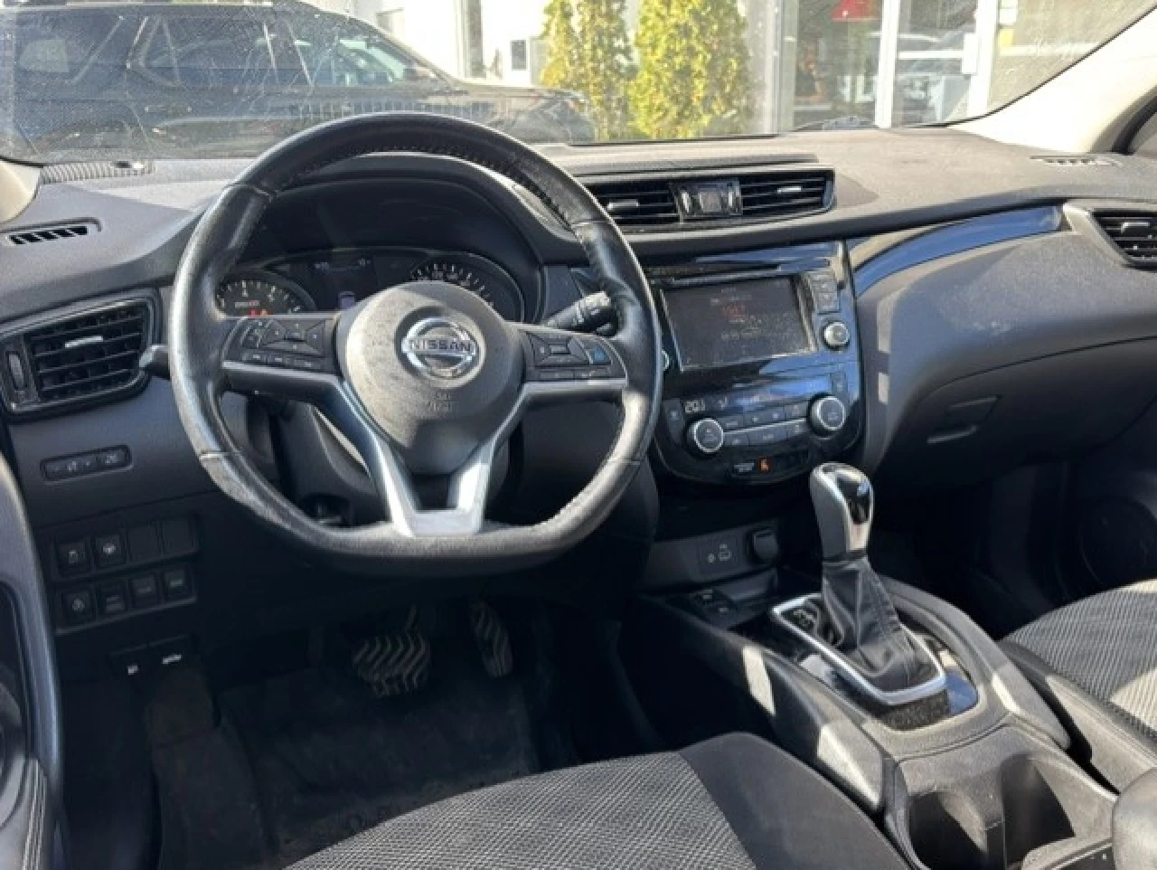 2022 Nissan Qashqai SV Main Image