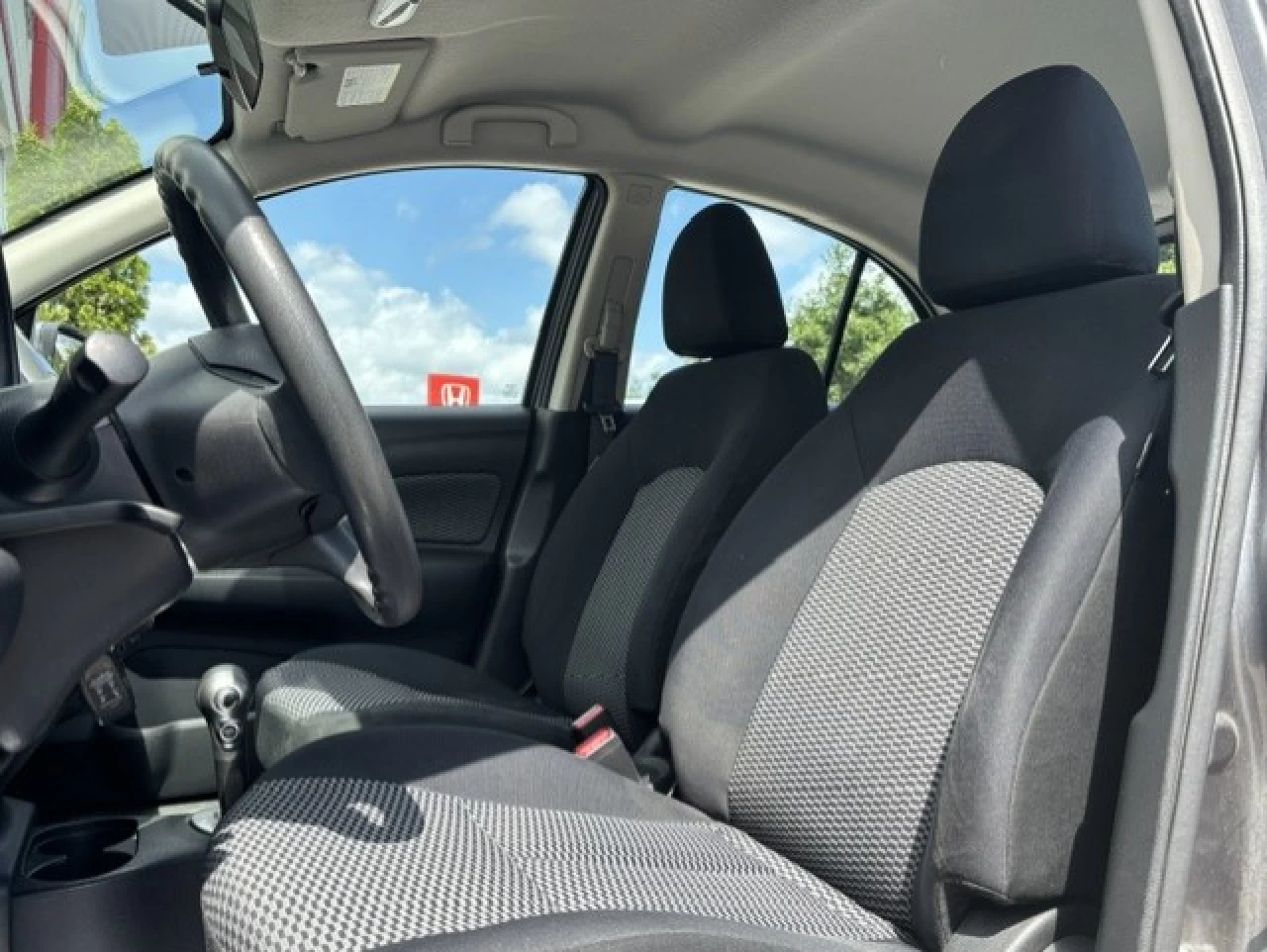 2017 Nissan Micra SV Image principale