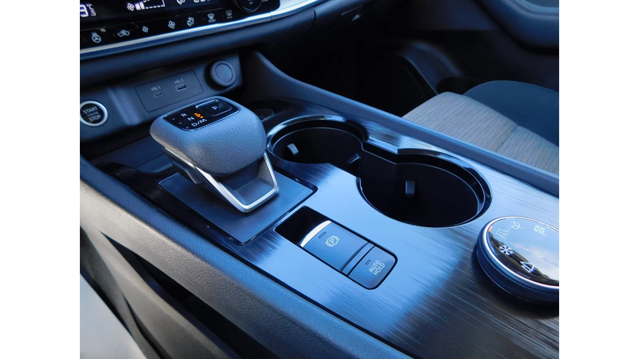 2022 Nissan Rogue SV Main Image
