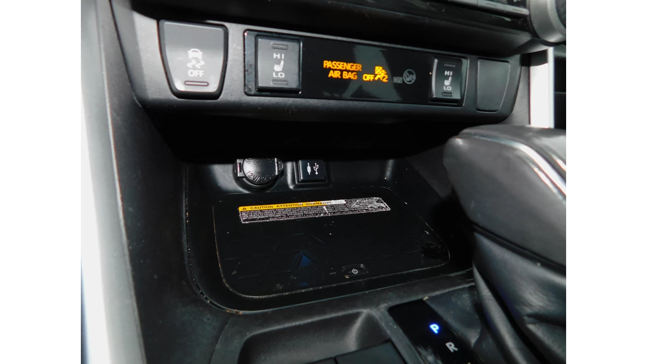 2019 Toyota RAV4 Hybrid XLE Main Image