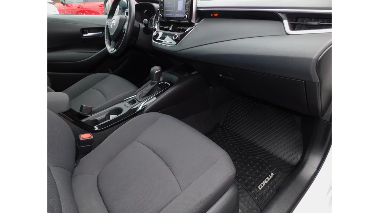 2021 Toyota Corolla LE Main Image