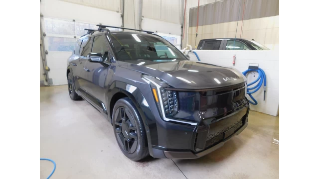 Kia EV9 Land w/GT-Line Package 2025