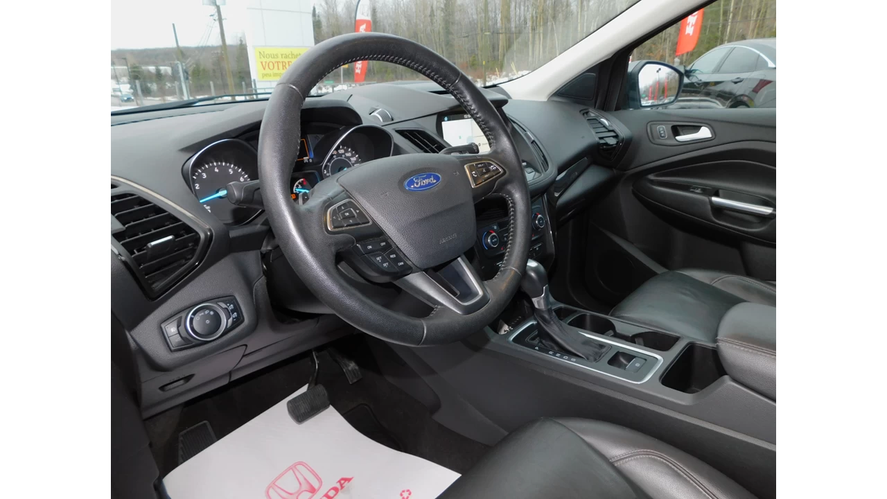 2017 Ford Escape Titanium Image principale