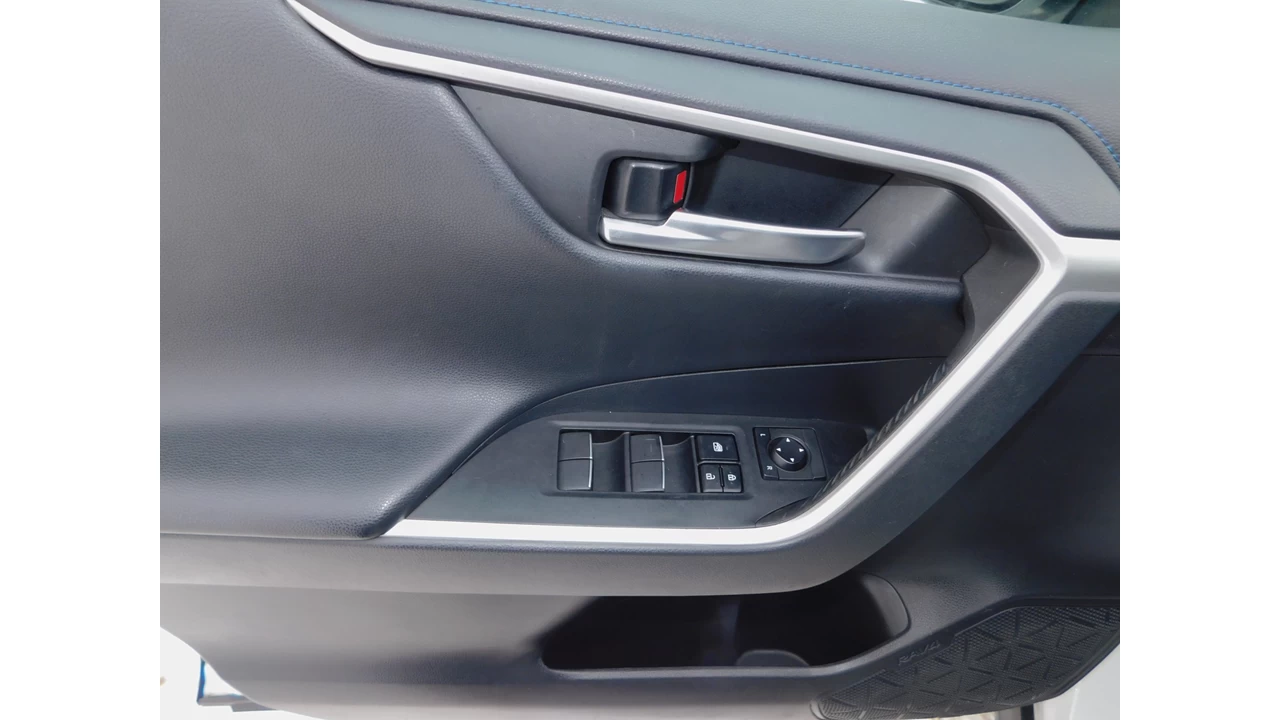 2019 Toyota RAV4 Hybrid XLE Main Image