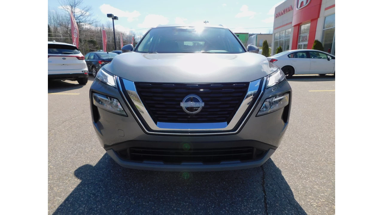 2022 Nissan Rogue SV Main Image