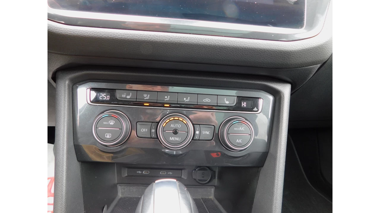 2021 Volkswagen Tiguan R-line Main Image