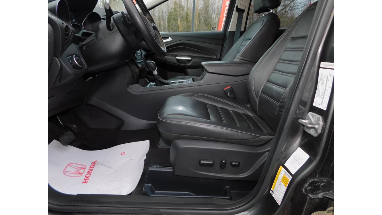 2017 Ford Escape Titanium Image principale