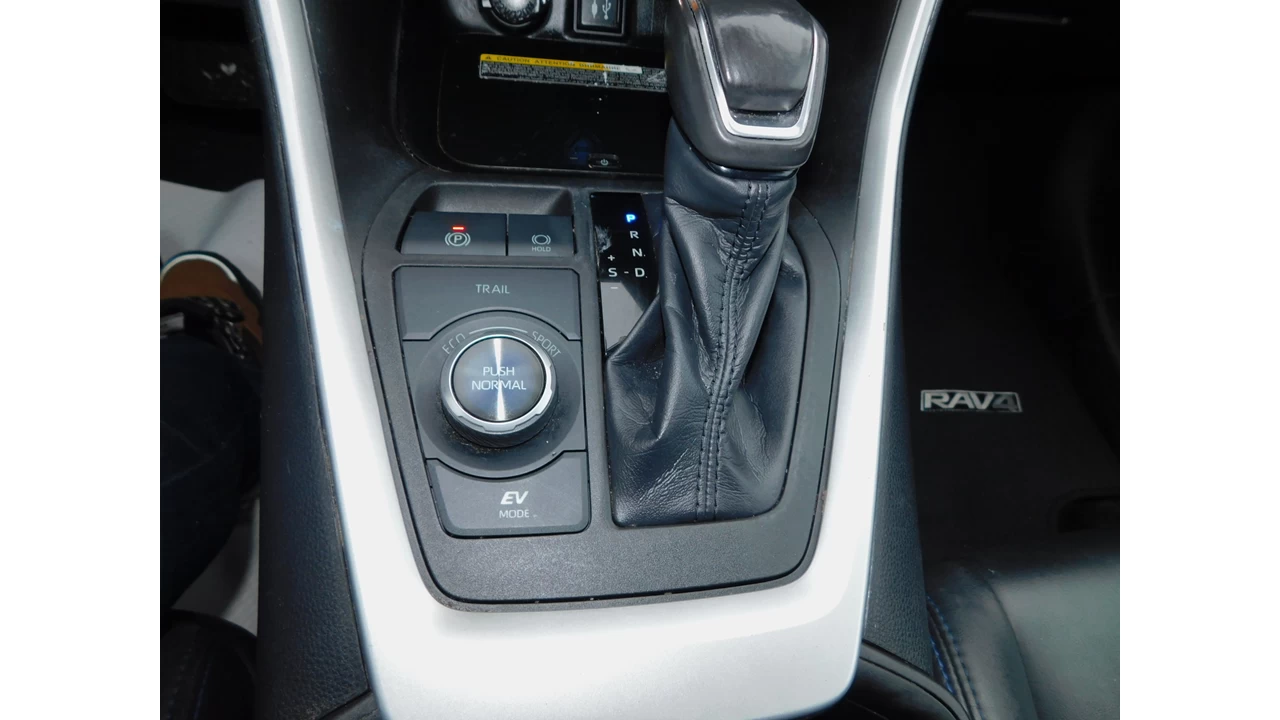 2019 Toyota RAV4 Hybrid XLE Main Image