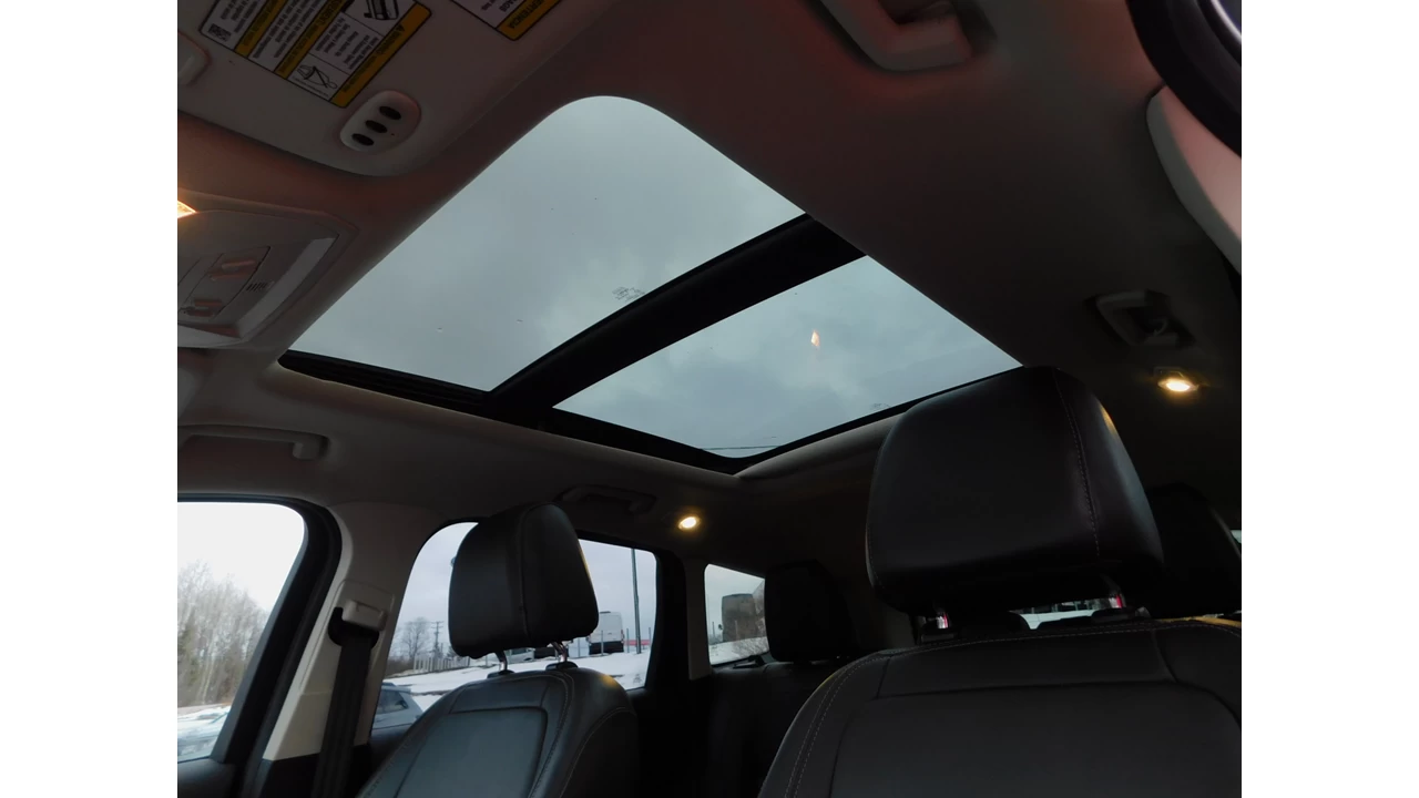 2017 Ford Escape Titanium Image principale