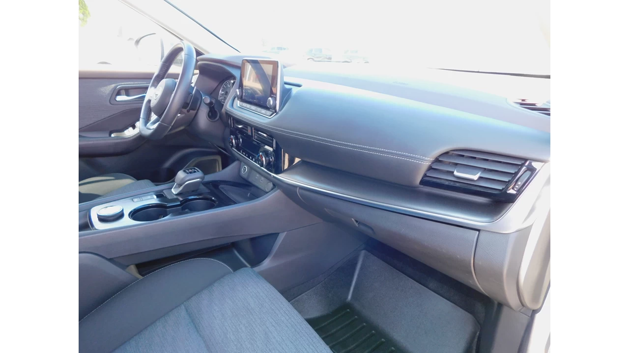 2022 Nissan Rogue SV Main Image