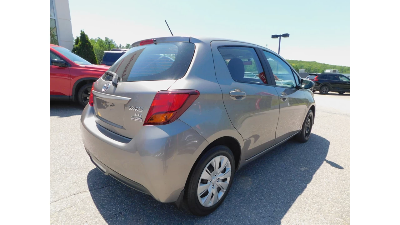 2015 Toyota Yaris LE/SE Image principale
