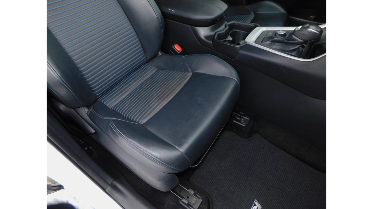 2019 Toyota RAV4 Hybrid XLE Main Image