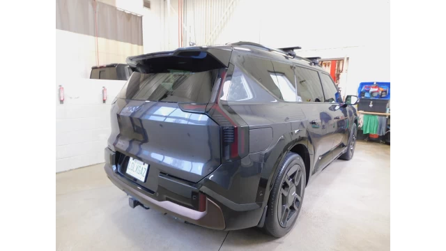 Kia EV9 Land w/GT-Line Package 2025