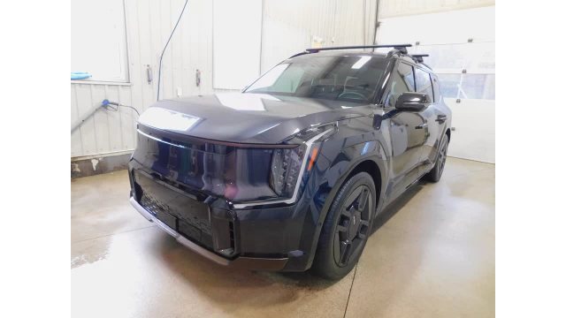 Kia EV9 Land w/GT-Line Package 2025