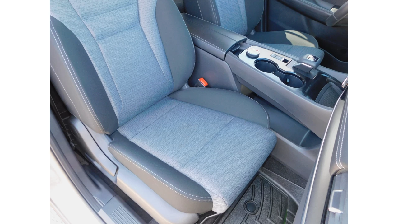 2022 Nissan Rogue SV Main Image