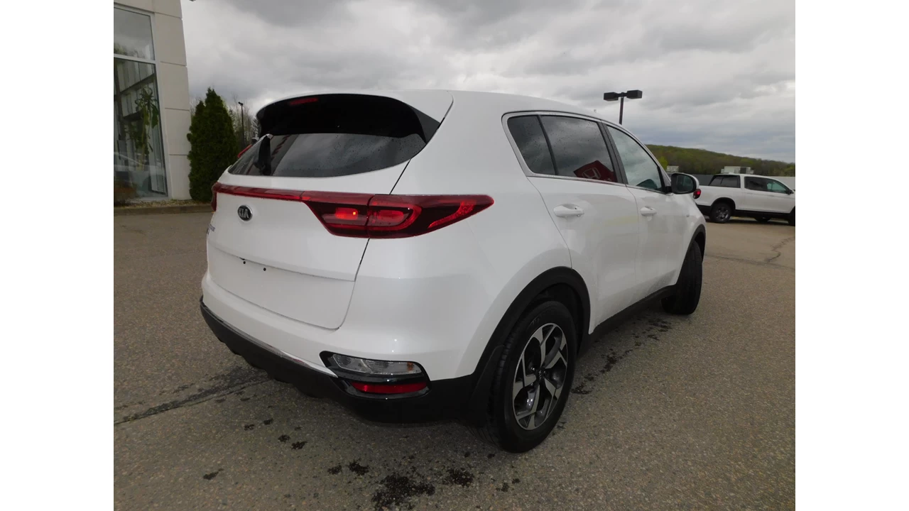 2022 Kia Sportage LX Main Image